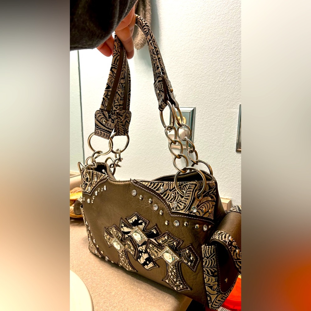 Fashion purse. Very attractive. 12lx10hx5x.
